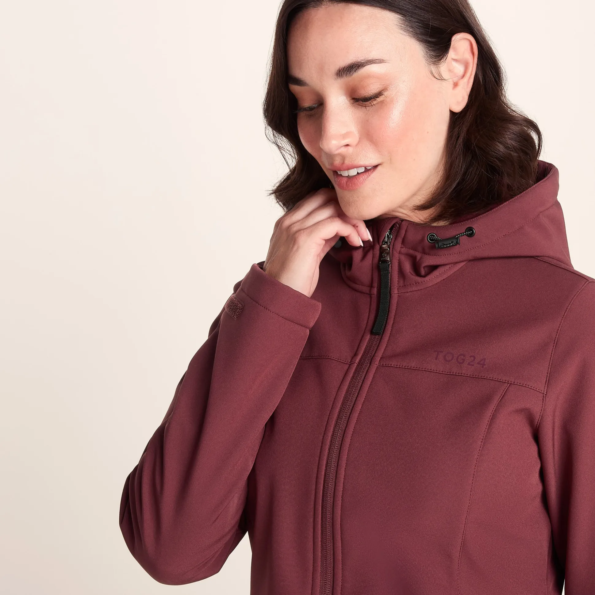 Keld Womens Long Shower Resistant Hooded Softshell Jacket - Burgundy