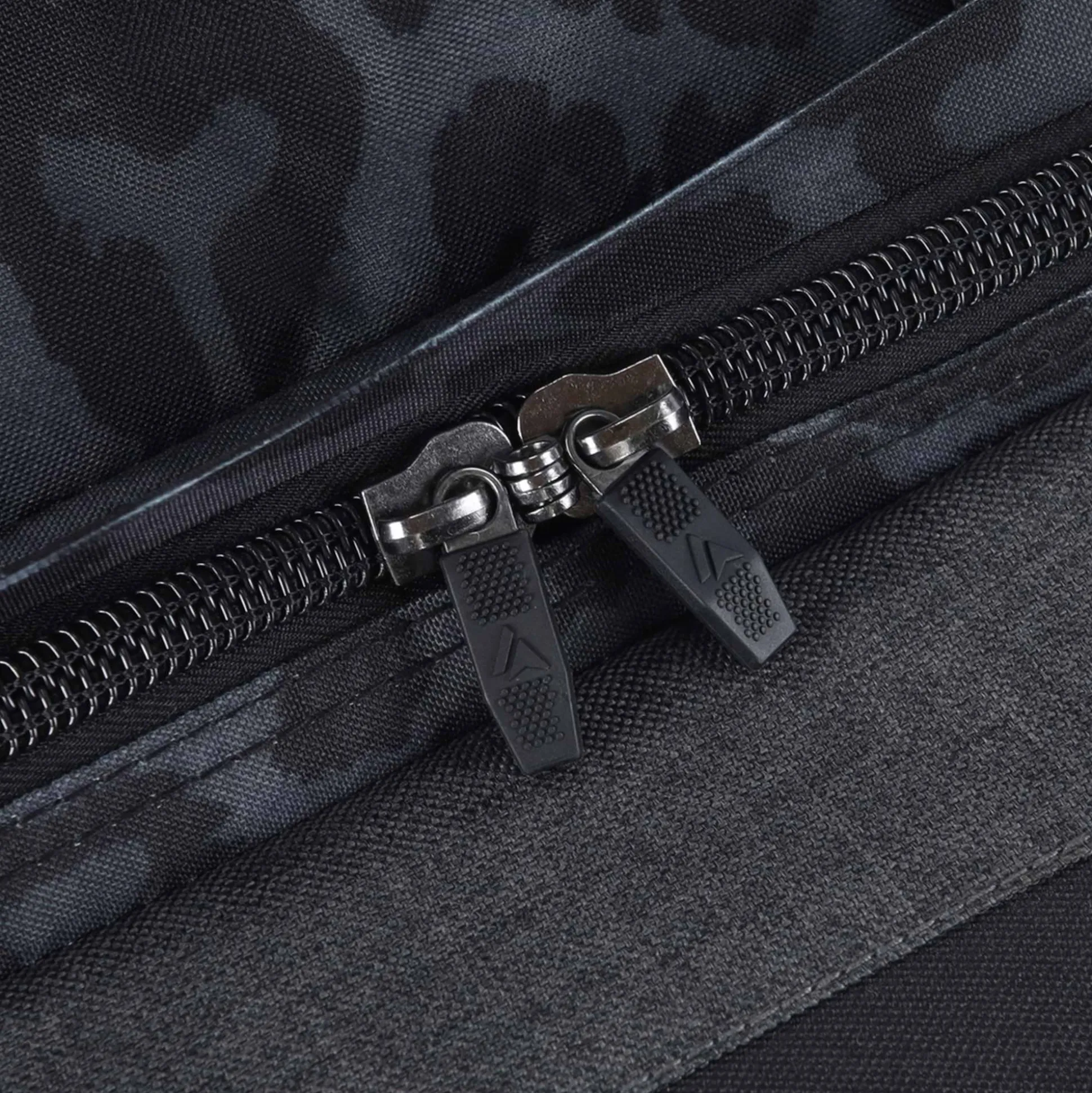 Surfanic Maxim 3.0 70L Roller Bag - Jet Black