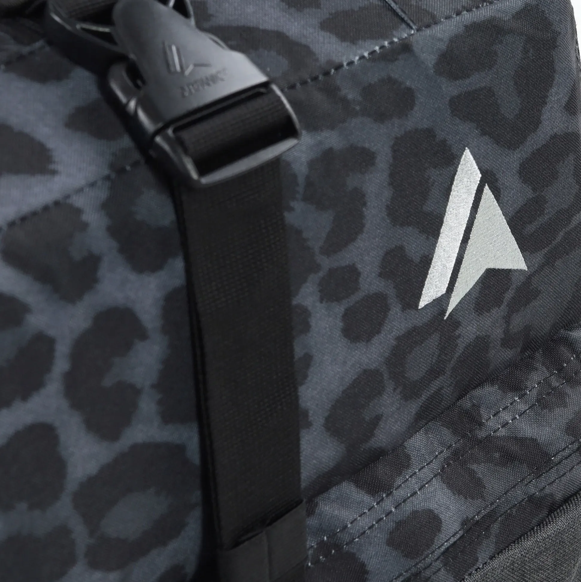 Surfanic Maxim 3.0 100L Roller Bag - Jet Black