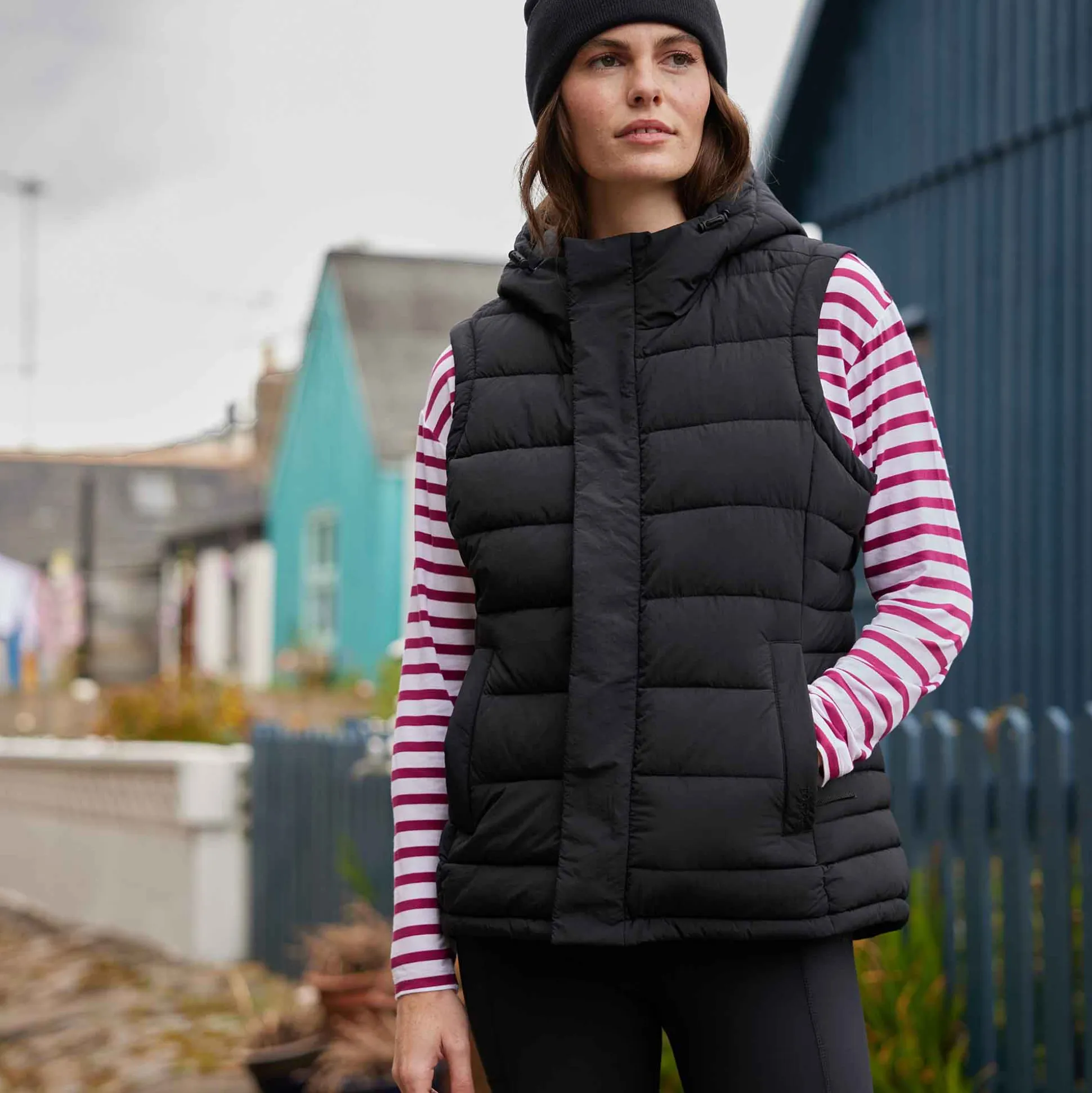 Wyness Womens Shower Resistant Insulated Jacket - Black